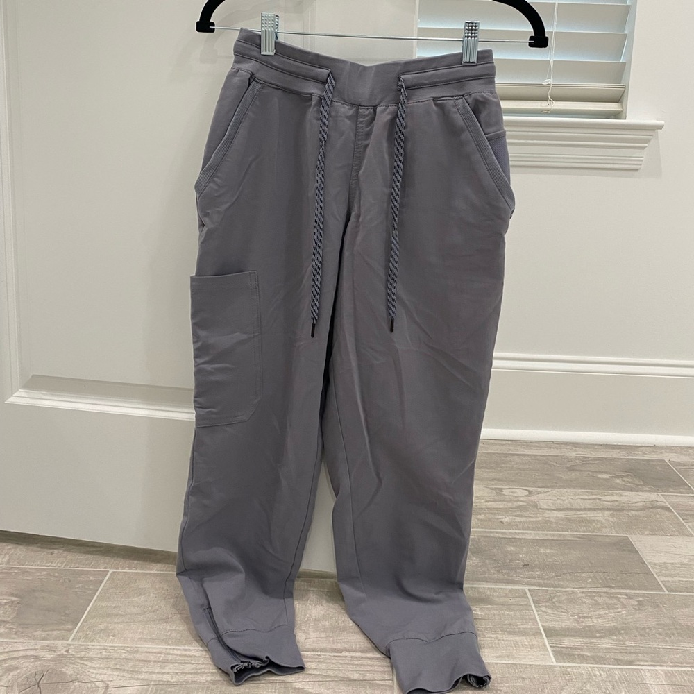 Jaanuu Scrub Jogger Pants | Size XS Petite | Gray